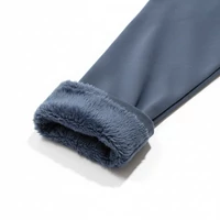 Szürke hosszú leggings meleg bundás belsővel.