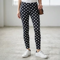 Fekete elasztikus anyagú pöttyös leggings S-L