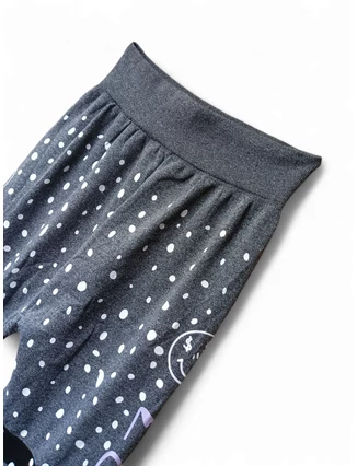 Szürke-fehér pöttyös capri halász leggings LOVE felirattal.