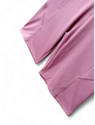 Női rózsaszín leggings kényelmes gumis derékkal és zsebekkel.