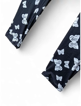 Rugalmas anyagú fekete leggings pillangómintával.