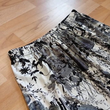 Virágmintás női nadrág, leggings.Pamut sztreccs.