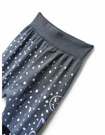 Szürke-fehér pöttyös capri halász leggings LOVE felirattal.