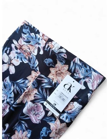 Virágmintás capri halász leggings fekete alapon, magas derékkal S-M