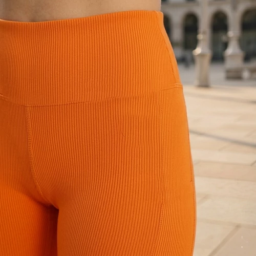 bordázott női short részlet rugalmas anyag